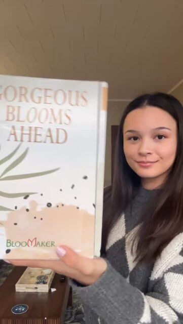 ✨Gorgeous colors now… breathtaking blooms later.
These waxed Amaryllis bulbs from Bloomaker’s Winter Collection are more than just décor, they’re living gifts that grow beauty, hope, and holiday spirit. 🌿🎁
No soil. No watering. Just light, patience, and a little winter magic. Place them anywhere, your shelf, mantel, or windowsill and let nature take over.
The countdown to blooms has begun! Which color would you pick for your winter home?
➤ Shop the Winter Collection: https://bit.ly/3LXGPaV
#Bloomaker #WinterCollection #AmaryllisBulb #WaxedBulbs #ChristmasGifts #HolidayDecor #PlantDecor #BloomInStyle #GiftThatGrows